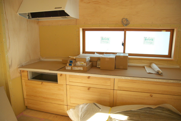[工事進捗] 階段造作中！＋キッチンが設置された！ - 2011/12/24（土）