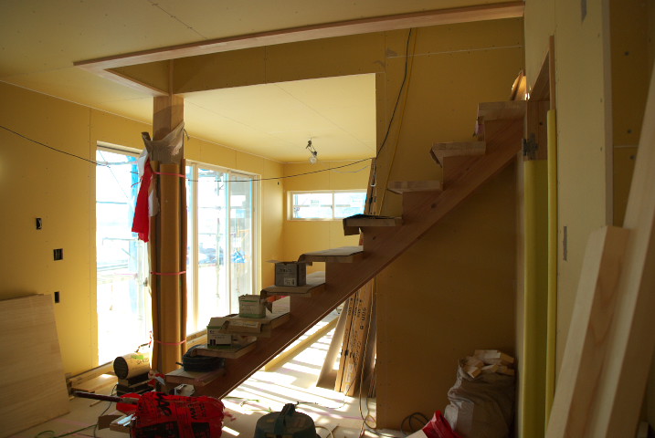 [工事進捗] キッチン造作の完了と階段の設置 - 2011/12/28（水）