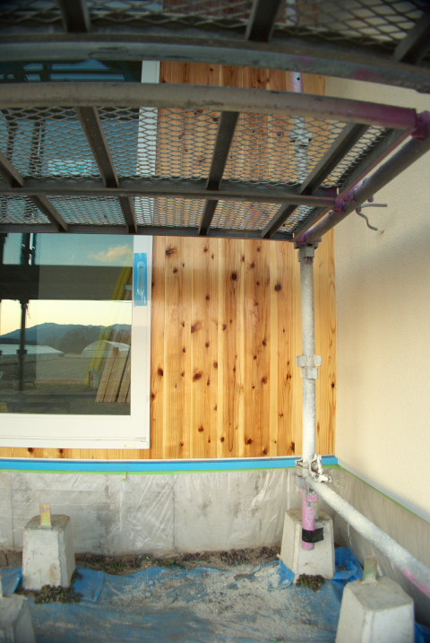 [施主施工7 外壁塗装＋珪藻土] 外壁の木部分への塗装を急遽開始＋珪藻土の補修 - 2012/1/14（土）