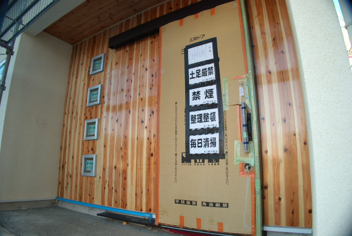 [施主施工9 外壁木部分の塗装] 外壁部分は全部終えた - 2012/1/18（水）