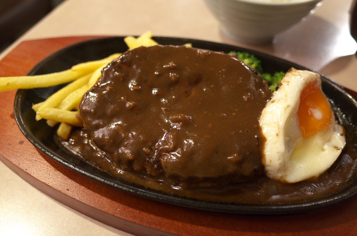 肉の万世 新宿西口店（東京都新宿区；ハンバーグとステーキ）の料理の写真とか