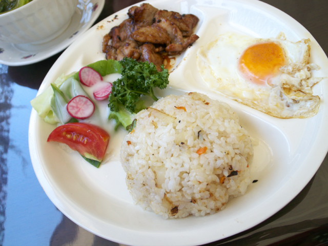 ミツバチキッチン（伊那市；フィリピン料理）の料理の写真とか