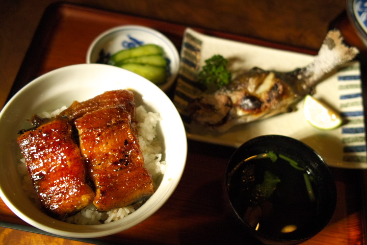 小坂鯉店（おさかこいてん）（辰野町；鯉・鰻・虹鱒；テイクアウト販売あり）の料理の写真とか